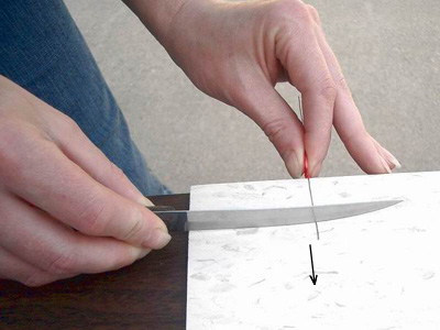 How to remove the insulation with the knife